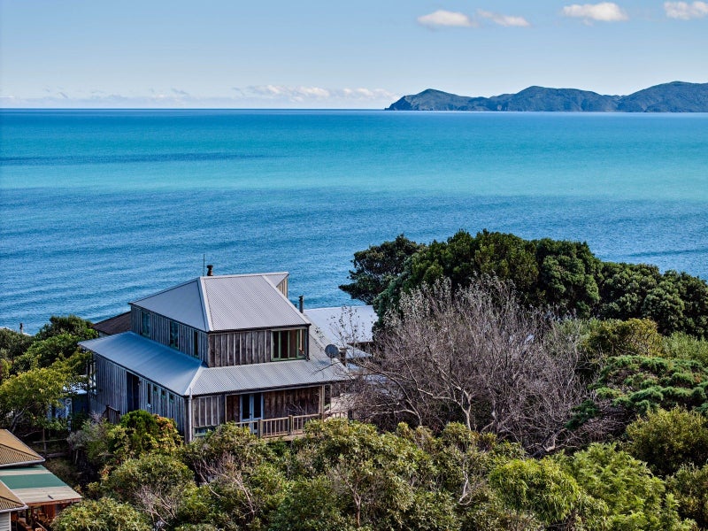 21 Wellington Road, Paekakariki - Carousel 1