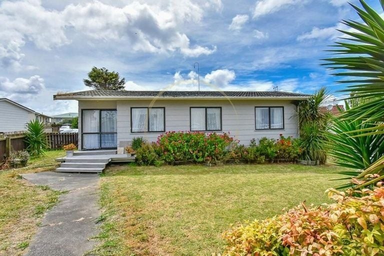 2/114 Finlayson Avenue, Clendon Park, Auckland - Carousel 1