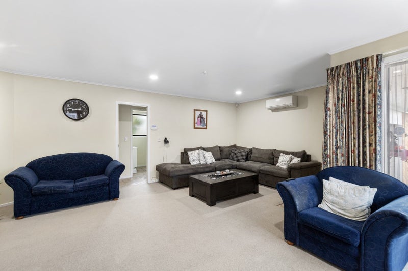 14 Holloway Place, Forest Lake, Hamilton - Carousel 2