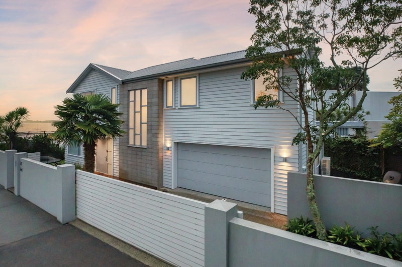 21 Raymond Street, Point Chevalier, Auckland - Carousel 2