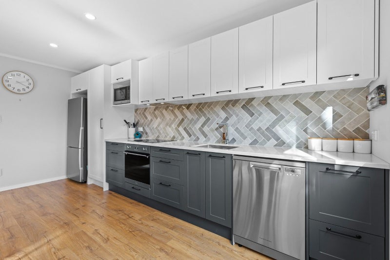 14 Oldham Place, Browns Bay, Auckland - Carousel 2