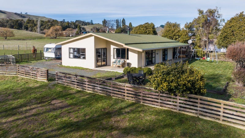 11 Thorn Road, Dovedale, Wakefield - Carousel 2