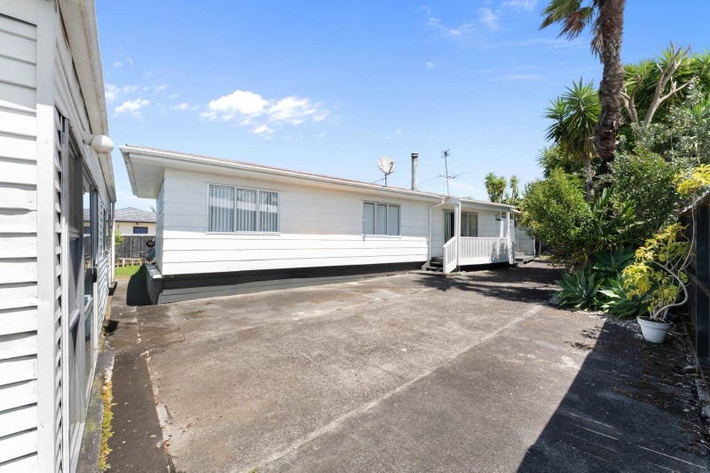 17 Hindmarsh Street, Henderson, Auckland - Carousel 1