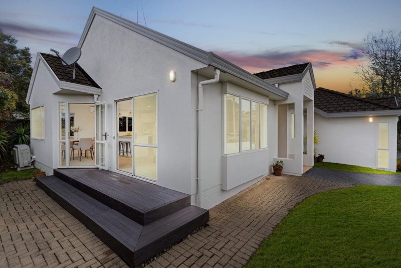 2/893 Beach Road, Waiake, Auckland - Carousel 1