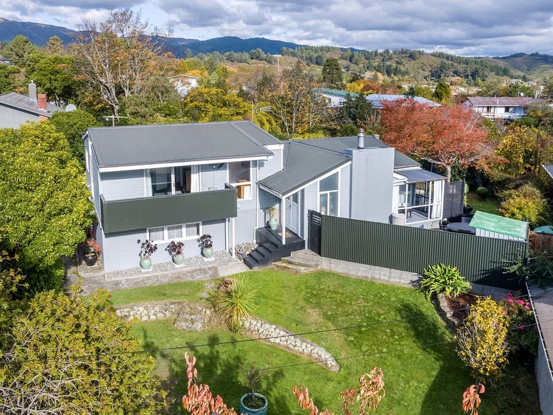 8 Vista Crescent, Maoribank, Upper Hutt - Carousel 1