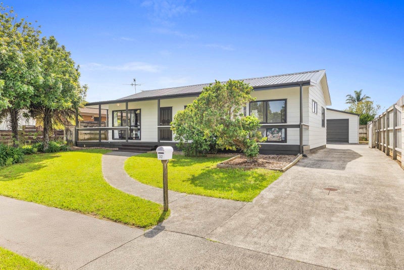 32 Pinehurst Place, Wattle Downs, Auckland - Carousel 1