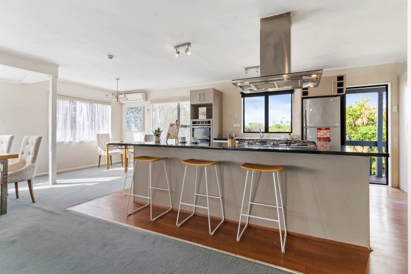 17 Madigan Place, Glendene, Auckland - Carousel 2