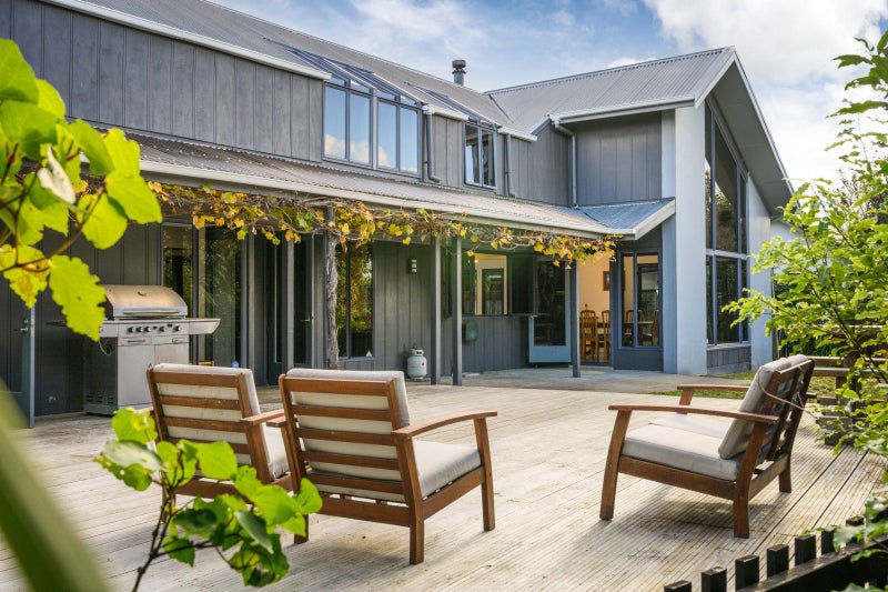 151 Summerhill Drive, Fitzherbert, Palmerston North - Carousel 1