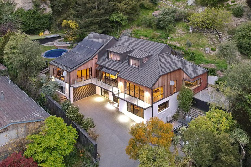 2 Cannon Hill Crescent, Mount Pleasant, Christchurch - Carousel 1