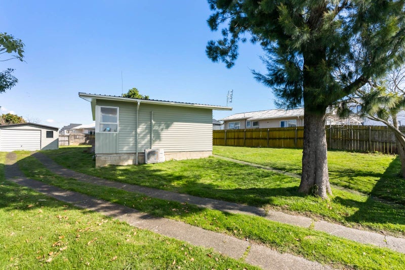 292 Mahia Road, Weymouth, Auckland - Carousel 1