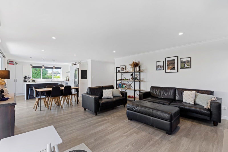 92 Penetaka Heights, Pyes Pa, Tauranga - Carousel 2