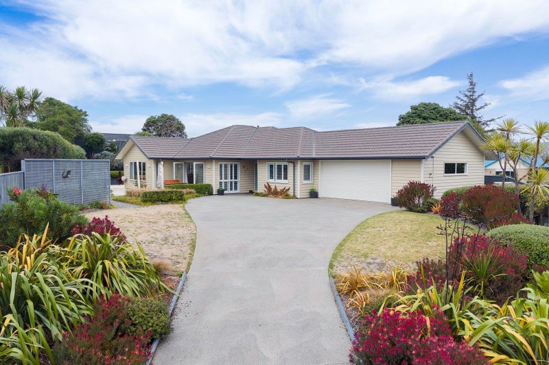 11 Byron Brown Place, Otaki Beach, Otaki - Carousel 1