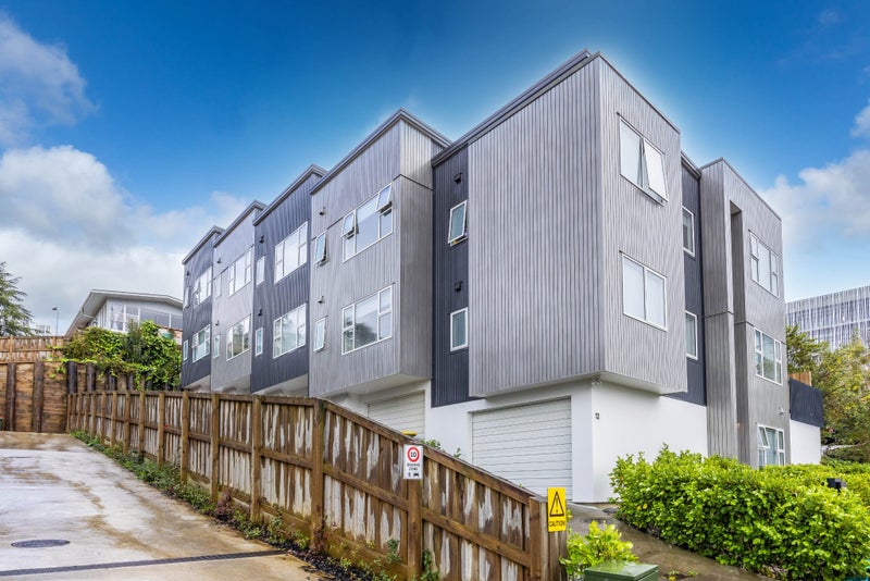 4/12 Scotland Place, Hillcrest, Hamilton - Carousel 2