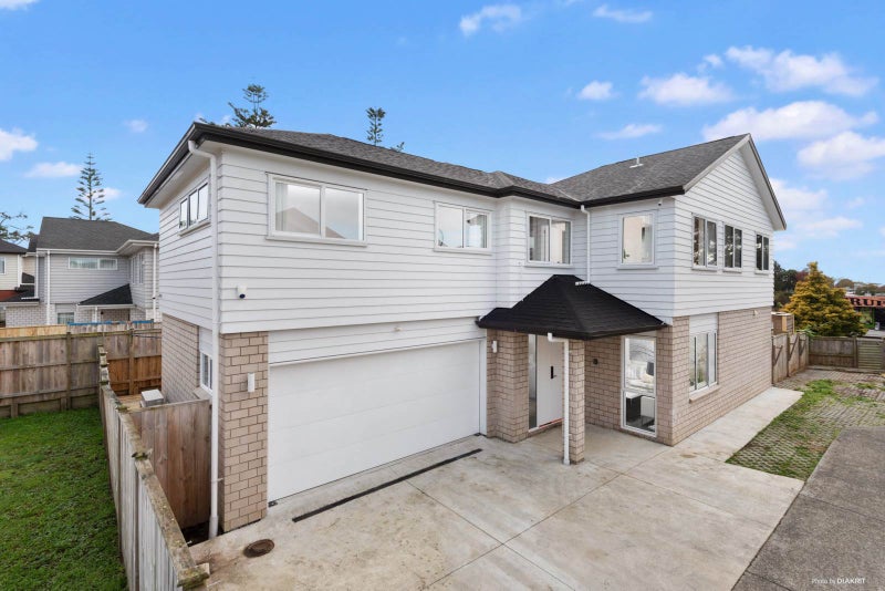 41 Bordeaux Parade, Te Atatu South, Auckland - Carousel 1