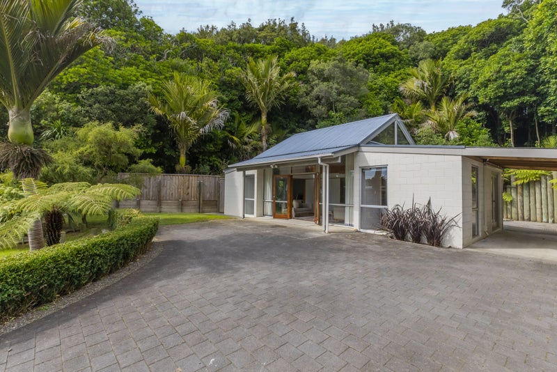 510 State Highway 1, Waikanae - Carousel 1