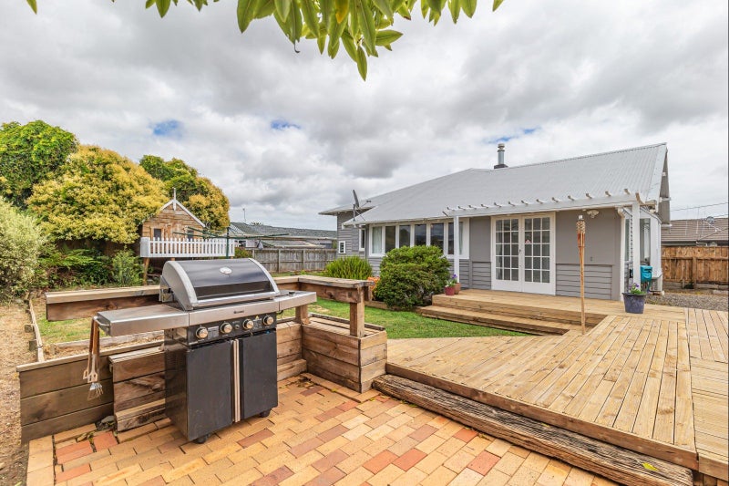 556A Queen Street East, Levin - Carousel 1