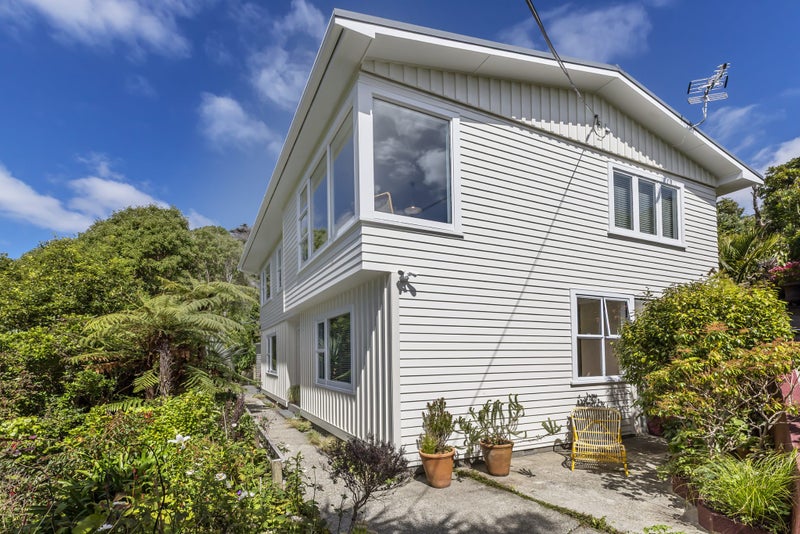 22 St Albans Avenue, Karori, Wellington - Carousel 1