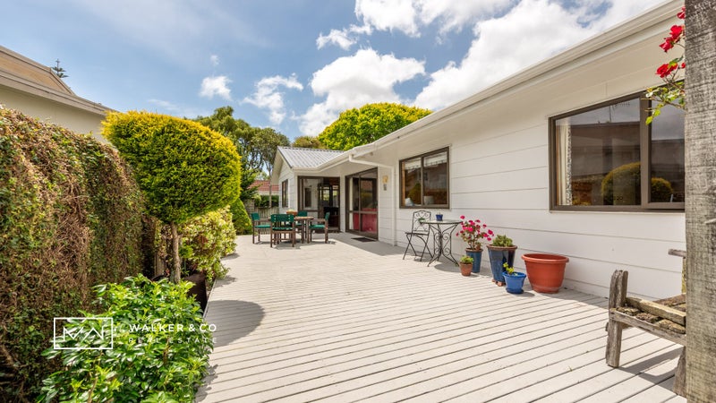 1 Bathurst Street, Silverstream, Upper Hutt - Carousel 1