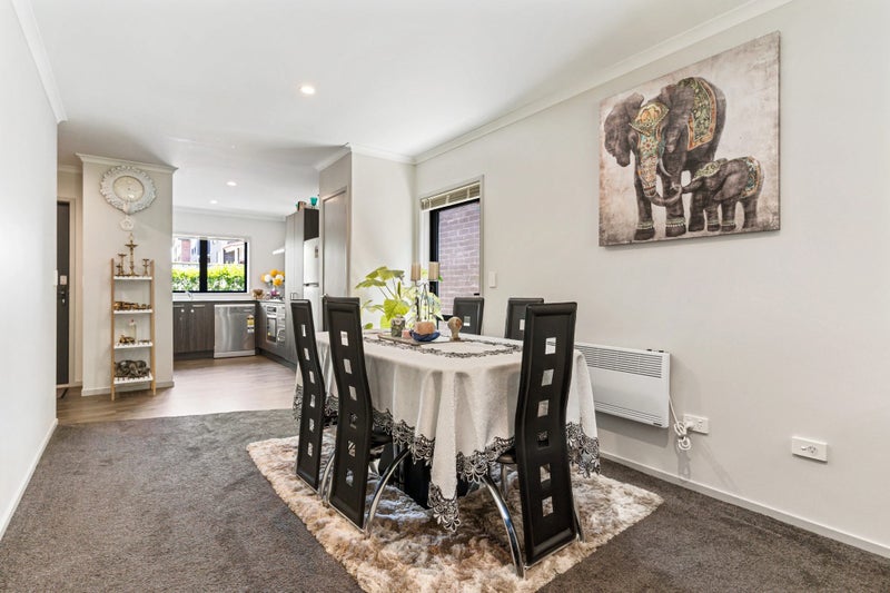 24 Tutuwhatu Crescent, Weymouth, Auckland - Carousel 2