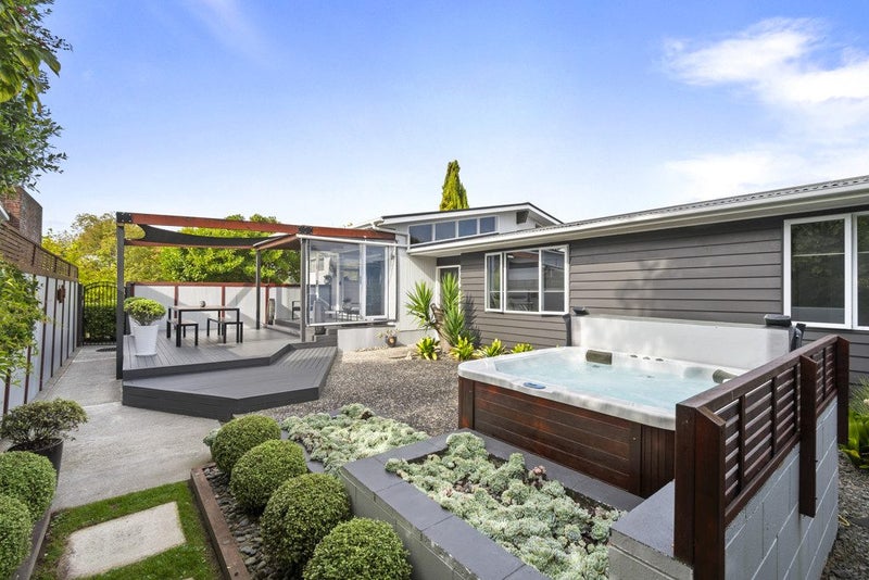 10 Wikiriwhi Crescent, Awapuni, Palmerston North - Carousel 1