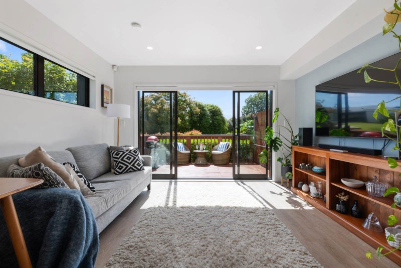 2 Tautaiao Lane, Opaheke, Papakura - Carousel 1