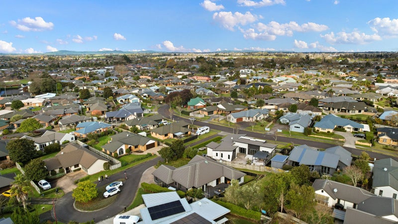 3 Iain Court, Rototuna, Hamilton, Waikato - Carousel 34
