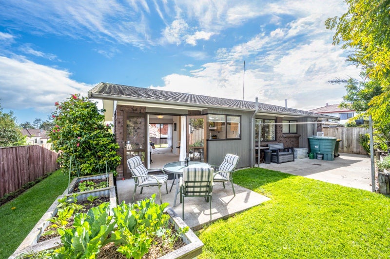 2/42 Cromdale Avenue, Highland Park, Auckland - Carousel 1