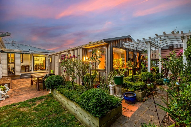 15 Glamis Avenue, Strathmore Park, Wellington - Carousel 1