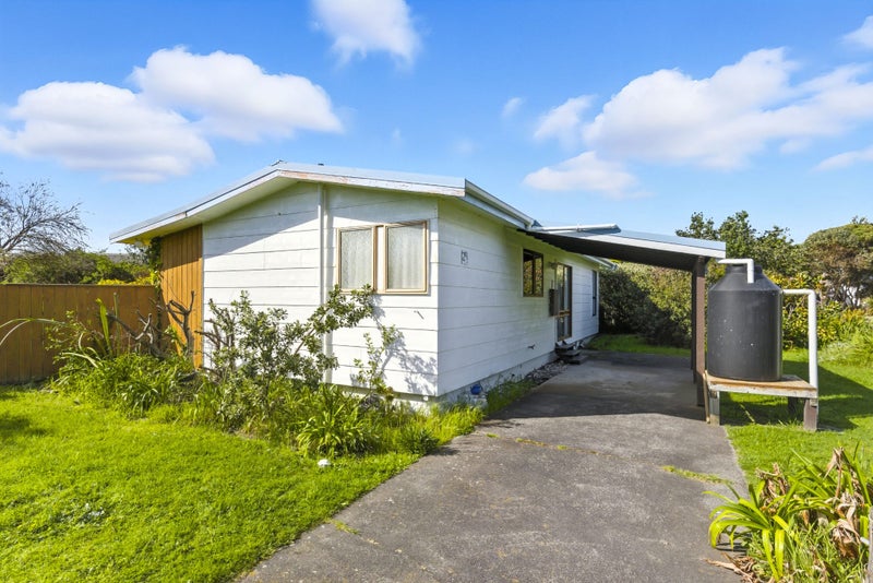 29 Sarah Street, Waikawa Beach, Manakau - Carousel 1