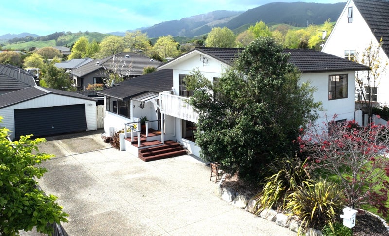 3 Selbourne Avenue, Richmond - Carousel 1