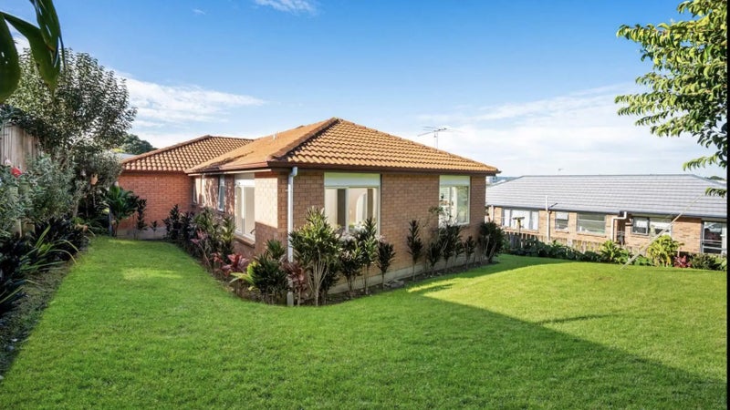 86 Robert Skelton Place, Clendon Park, Auckland - Carousel 1