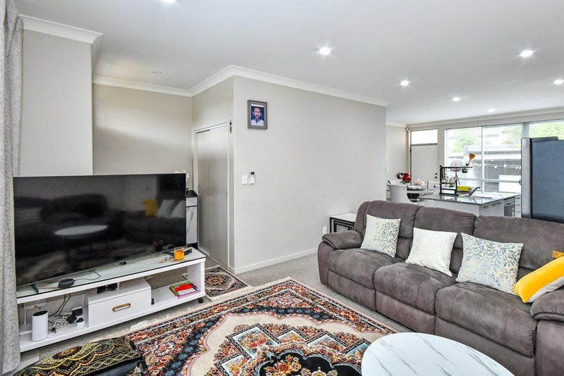 11 Manchester Drive, Flat Bush, Auckland - Carousel 1