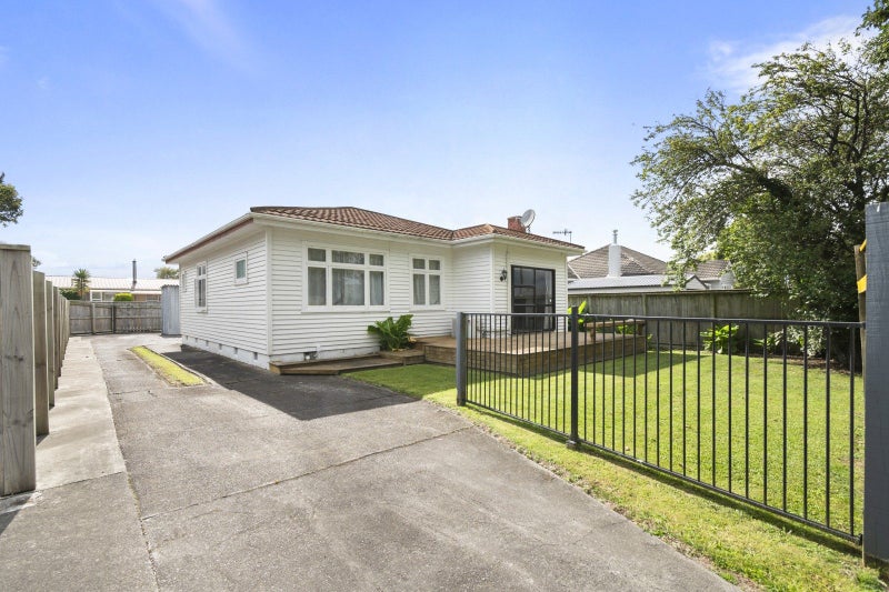 65 Botanical Road, Takaro, Palmerston North - Carousel 1