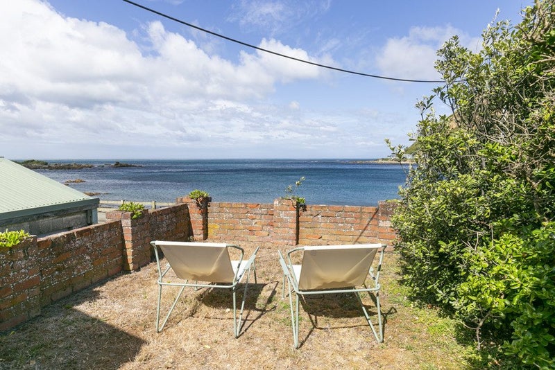 38 Owhiro Bay Parade, Owhiro Bay, Wellington - Carousel 1