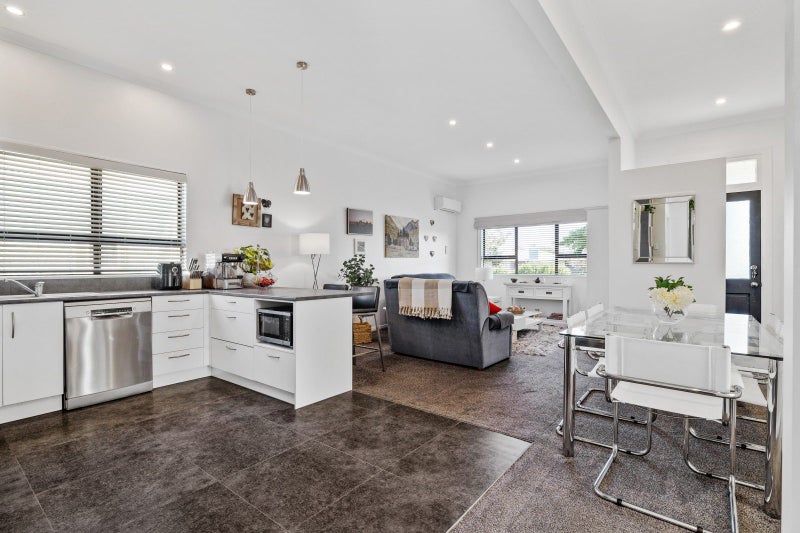 43 Wood Street, Takaro, Palmerston North - Carousel 2