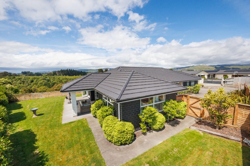 132 Johnstone Drive, Fitzherbert, Palmerston North - Carousel 2