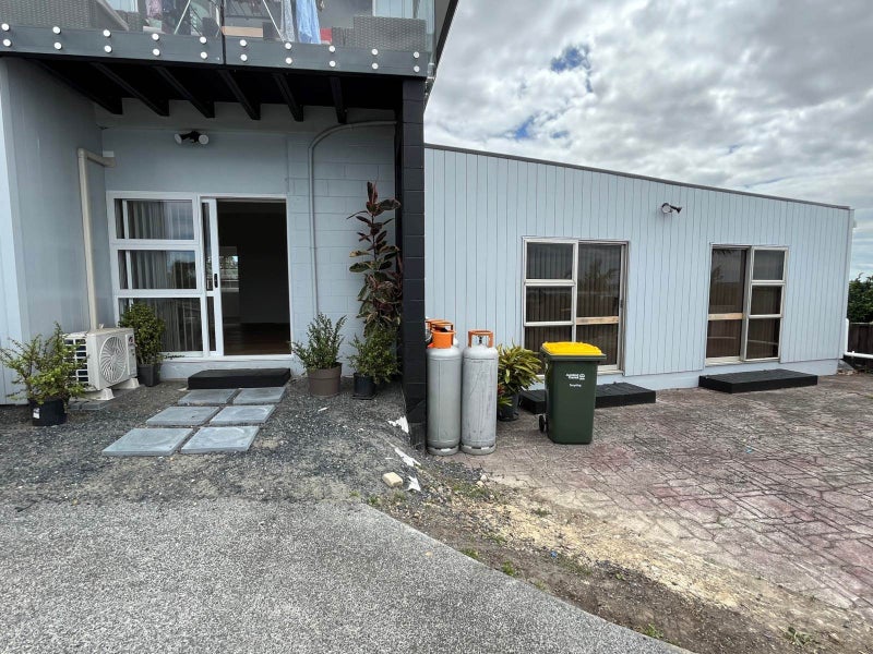 6 Forsythe Place, Massey, Auckland - Carousel 1