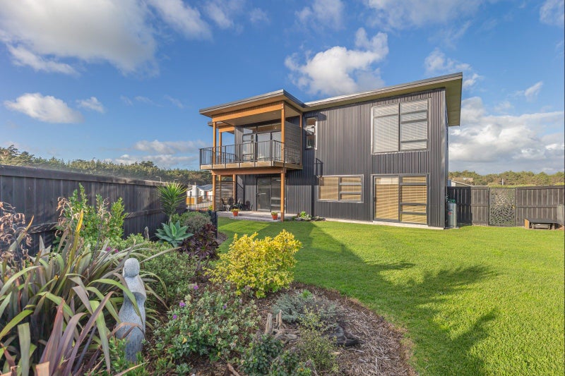 61 Kent Avenue, Waitārere Beach, Levin - Carousel 1