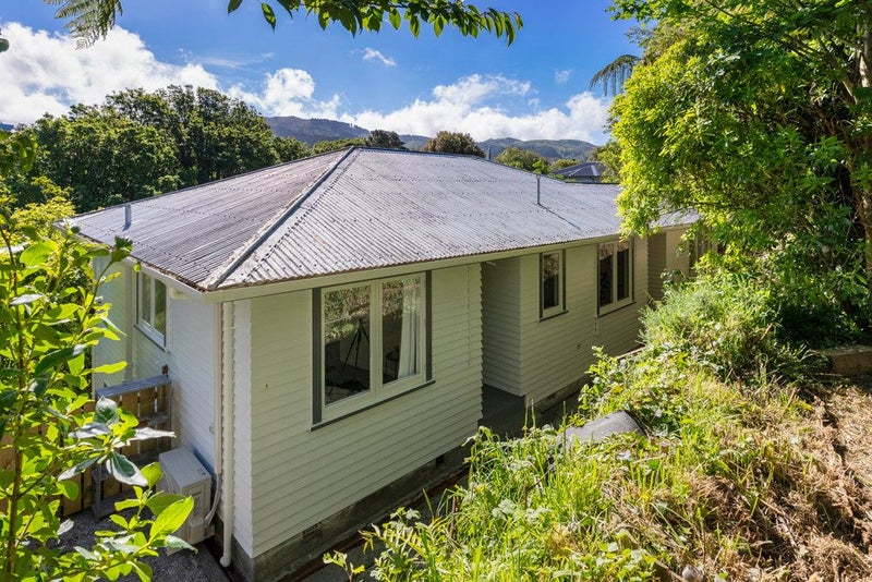2 Sydenham Street, Northland, Wellington - Carousel 1