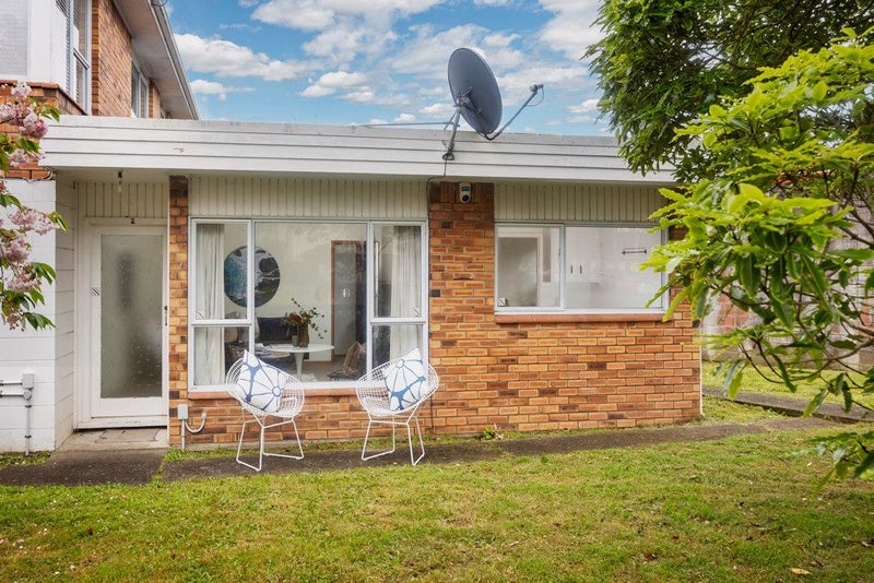 2/26 Woodward Road, Mount Albert, Auckland - Carousel 1