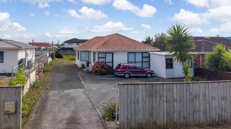 49 Buckland Road, Mangere East, Auckland - Carousel 1