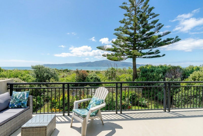 81 Manly Street, Paraparaumu Beach, Paraparaumu - Carousel 1