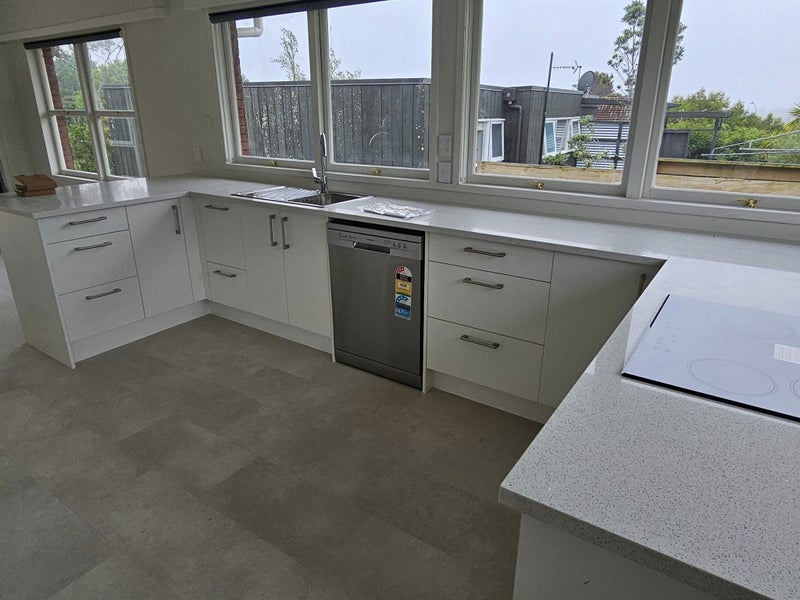 6 Gerwyn Place, Pakuranga Heights, Auckland - Carousel 1