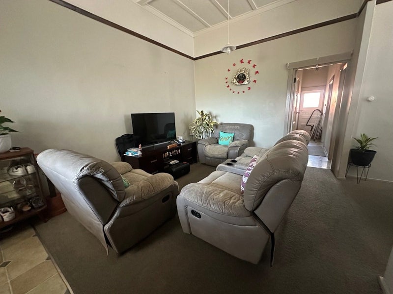 314 Queen Street West, Hastings - Carousel 2