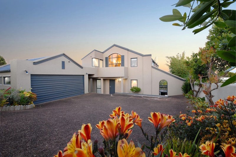 11 Wilmington Place, Forrest Hill, Auckland - Carousel 1