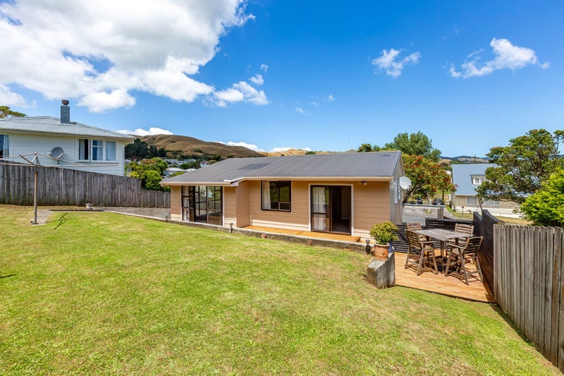 15 Kalingo Street, Waitangirua, Porirua - Carousel 1