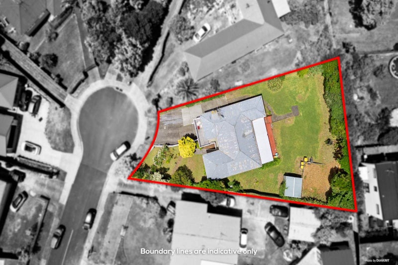 13 Tracey Terrace, Te Atatu South, Auckland - Carousel 1