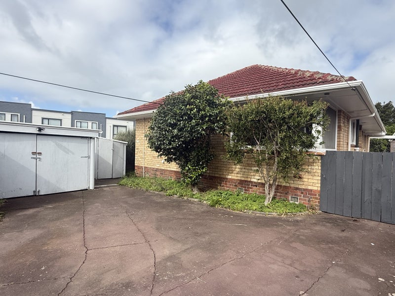 186 Rangatira Rd, Beach Haven, North Shore City, Auckland - Carousel 2