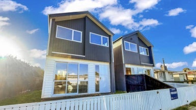 1/2 Chaucer Place, Blockhouse Bay, Auckland - Carousel 1