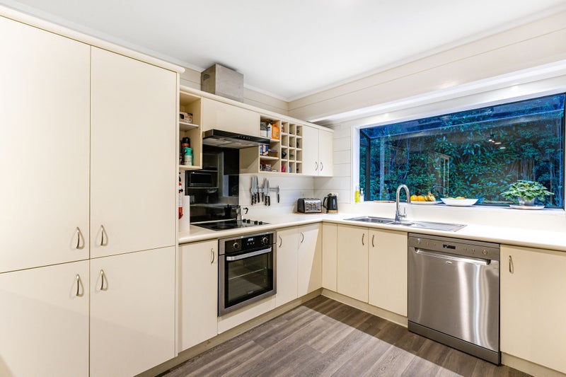 4 Joseph Banks Drive, Whitby, Porirua - Carousel 2